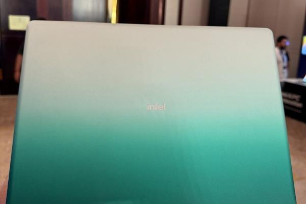 英特尔MacBook Neo现身，无风扇版性能怕是渣渣