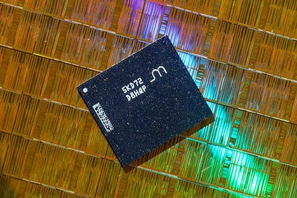 “和我玩脏？”苹果正在“亏钱”扫光全球DRAM，让对手无芯可用