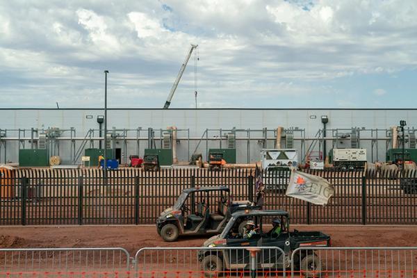 美国想搞数据中心还得仰仗中国，电力设备紧缺致近半项目延期或取消