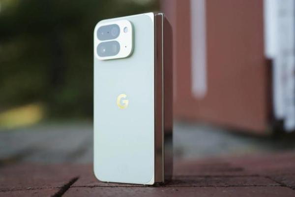 第一代Pixel Fold遭遇外屏失灵、黑屏bug Google尚未回应