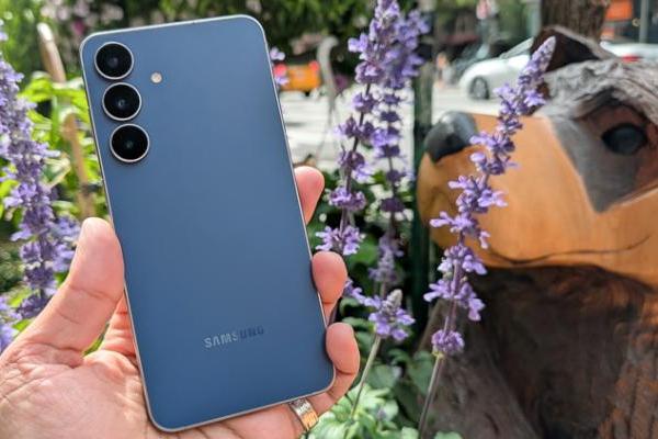 又炸了？三星Galaxy S25 FE充电爆炸，网友看完充电细节：真不怪三星
