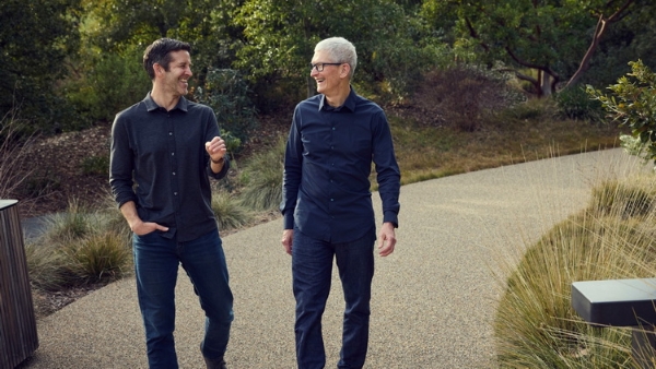 john-ternus-tim-cook.JPG
