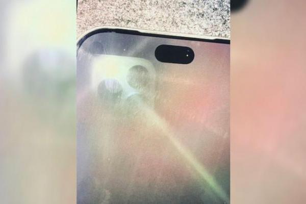 返校季促销结束苹果就涨价，别等1299美元起的iPhone 18 Pro了