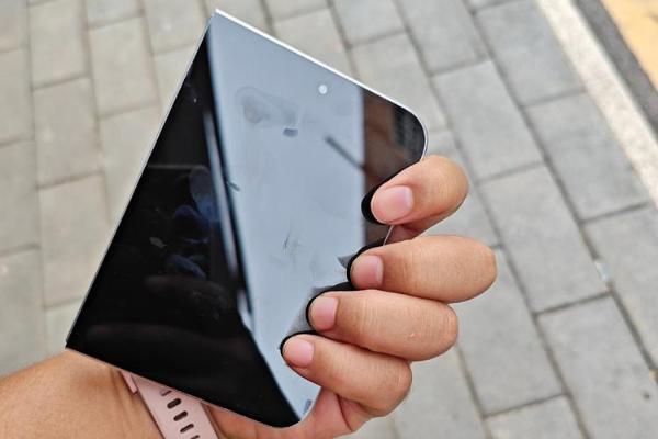 iPhone Ultra首款折叠屏配置曝光，7.8英寸大屏，预计9月发布！
