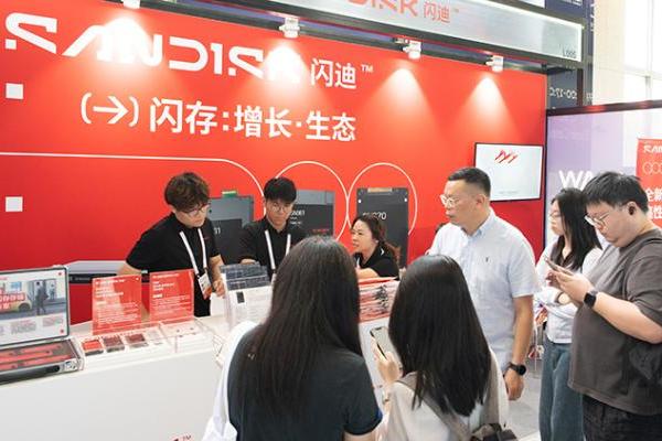 AI时代，算力与存力并重！闪迪多款存储产品亮相WAIC 2026
