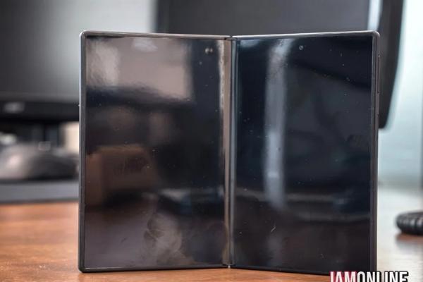 三星阔折叠Galaxy Z Fold 8机模现身，看着落后华为Pura X Max一代