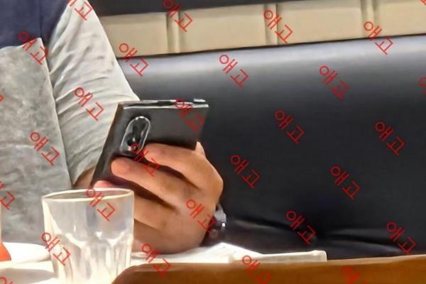 三星首款阔折叠定了！抢在iPhone之前，7月22日发布