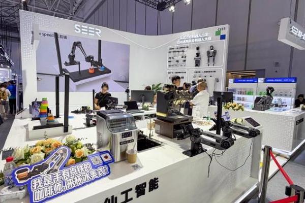 机器人工作不再单打独斗：仙工智能WRC2026展示三合一大脑架构