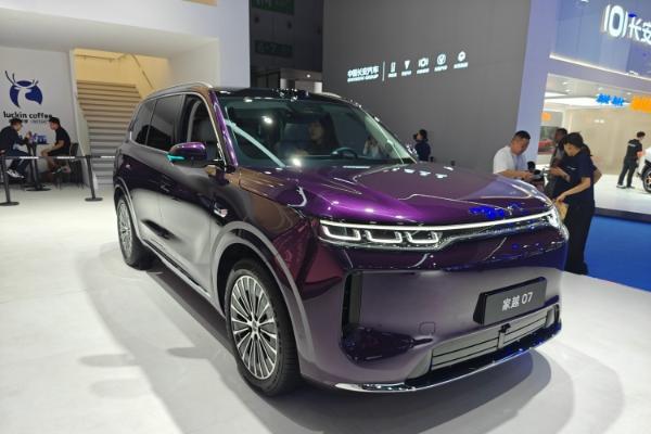 荣威家越07成都车展首次对公众亮相，15万级AI原生SUV