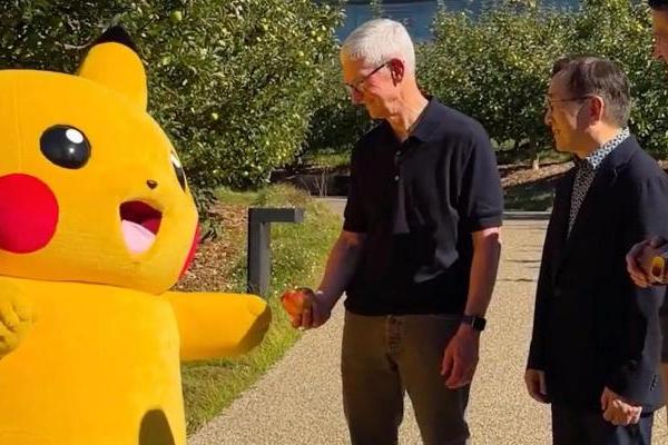 皮卡丘携CEO现身Apple Park！库克/特纳斯迎宾