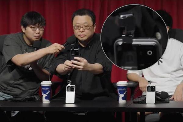 罗永浩狂夸荣耀Robot Phone：非常科幻，看到的人会吃惊