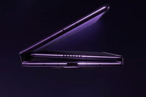 变了，华为新款三折叠Mate XT2形态改变，变为U型折叠！