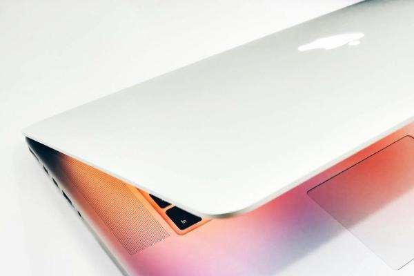 Omdia：苹果OLED MacBook路线出现变化