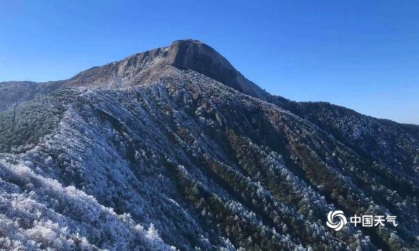 福建建宁金铙山现雾凇美景