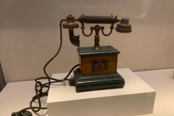 看见文物 | 你知道中国最早的电话机长啥样吗?