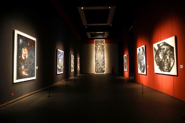 “墨道山水“引人入胜，姬子绘画展在山东美术馆开展