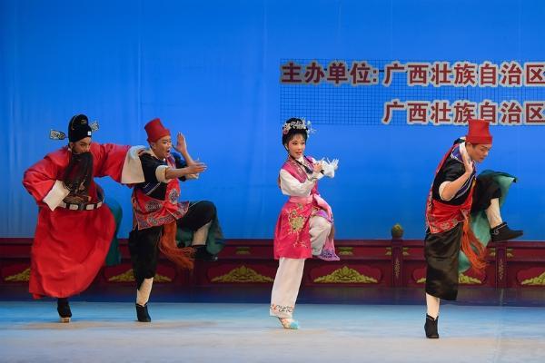 广西戏曲青年演员同台飙戏，为观众带来高质量戏剧演出