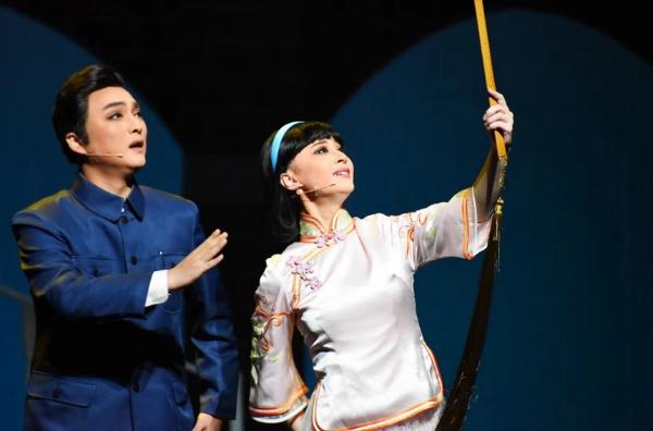 “戏剧中国”2021年度优秀剧目展演 | 来自大别山的清风·黄梅戏音乐剧《霜天红烛》