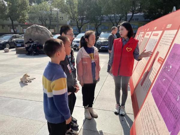公共｜流动红色博物馆进铜陵社区