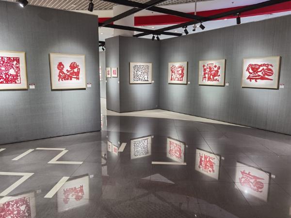非遗 | “百年流光，艺剪枫采” 来“枫林杯”剪纸展一览上海剪纸艺术风采