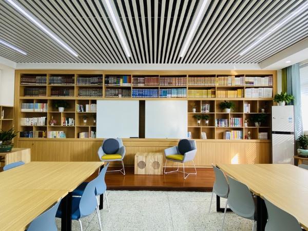 南方观察丨携书香入职业学校，共育未来技能人才