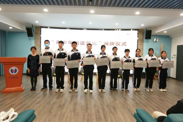南方观察丨携书香入职业学校，共育未来技能人才