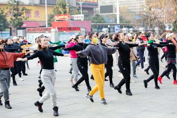 公共 | 马鞍山广场舞欢快迎接北京冬奥会