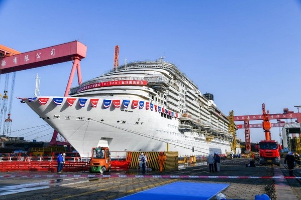 旅游 | 首艘国产大型邮轮成功实现坞内起浮， 预计2023年将交付