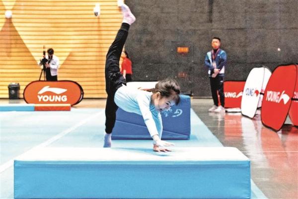 南方观察丨2021“李宁杯”体操邀请赛在深圳龙华区举办