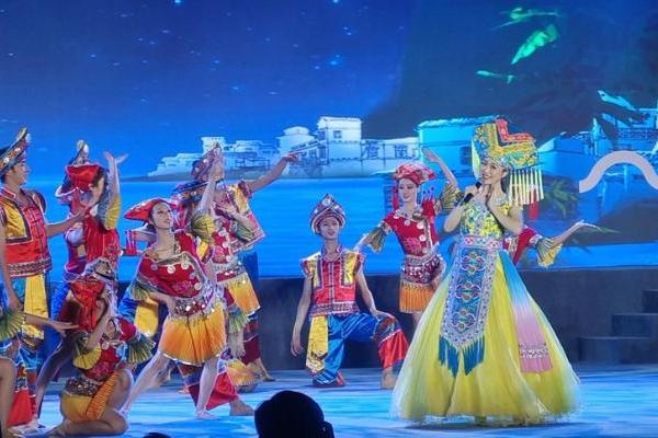 旅游 | 广西宜州第十二届刘三姐文化旅游节开幕 八方来宾共享文化盛宴