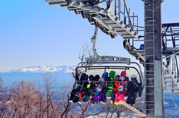 首批国家级滑雪旅游度假地 | 长白山国际度假区：建造在黄金粉雪带上的“港湾滑雪”天堂
