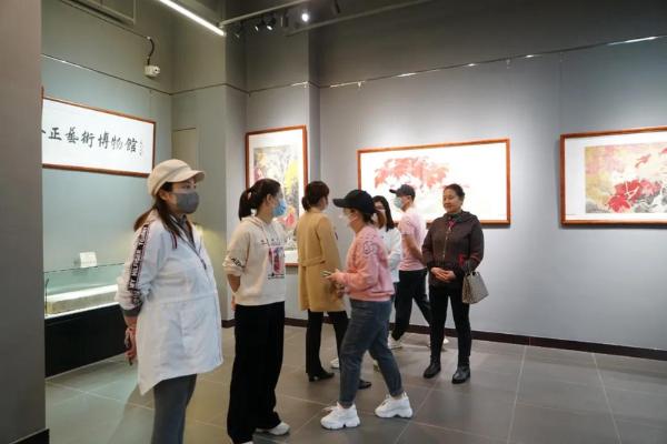 南方观察 | 刘怡涛：西双版纳国画家在深圳举办工笔花鸟新作展