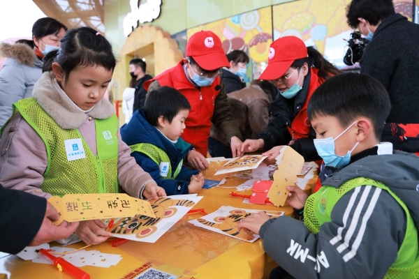 公共｜武汉文旅志愿守护小家团圆 元宵节致敬城市建设者