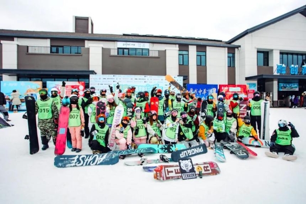 旅游 | 冬奥点燃冰雪热情，融创青岛藏马山滑雪场春节期间游客爆满