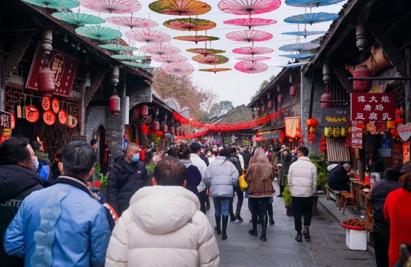 旅游 | 虎年春节假期接待360万游客，华侨城以欢乐点亮中国年