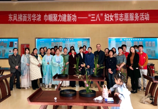 公共 | 山东潍坊图书馆举行妇女节志愿服务活动