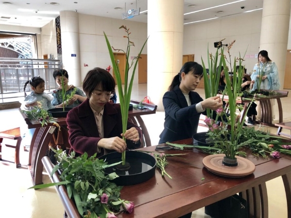 公共 | 山东潍坊图书馆举行妇女节志愿服务活动