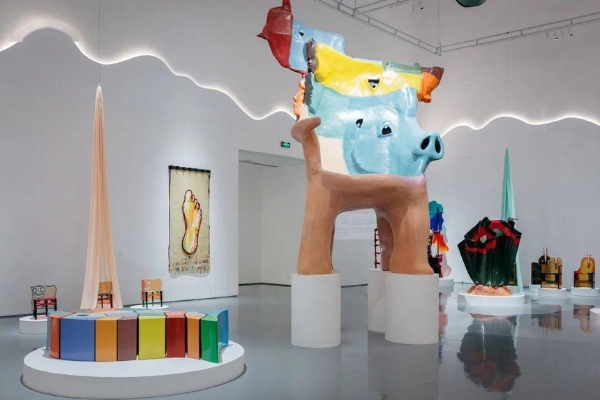 艺术 | 去今日美术馆 看意大利设计大展“加埃塔诺·佩谢：人无完人”
