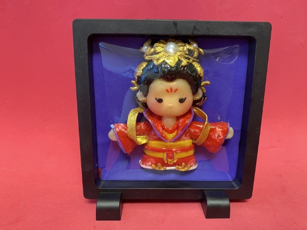 非遗｜核酸贴纸“唐小妃”等变身时尚彩塑作品