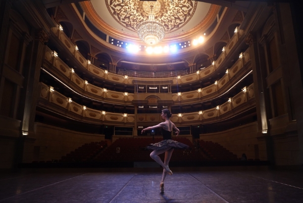 艺术 | 中央芭蕾舞团《天鹅湖》亮相中央歌剧院剧场