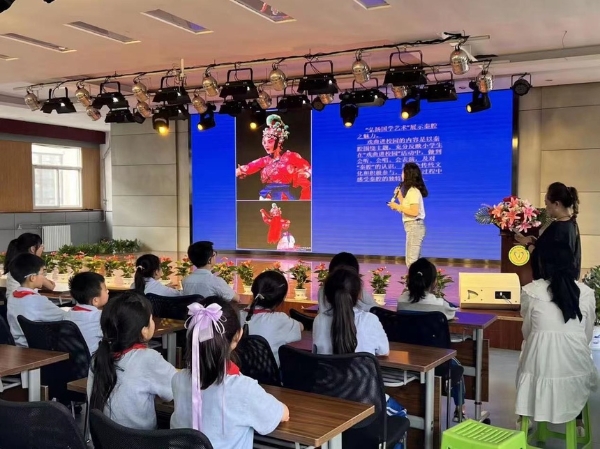 公共 | 西安：大学生当好戏曲“传人” 进校园“圈粉”青少年