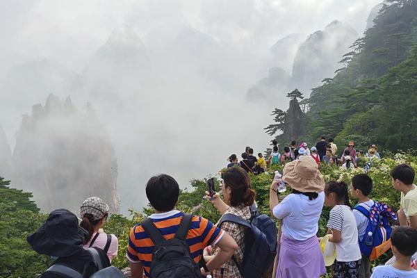 旅游 | 黄山旅游加速复苏：7月接待游客同比增长近两成