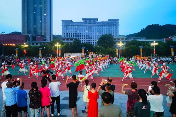 艺术 | 广场舞《欢庆秧歌》冲刺群星奖：呈现延安精神照耀下的陕北新活力