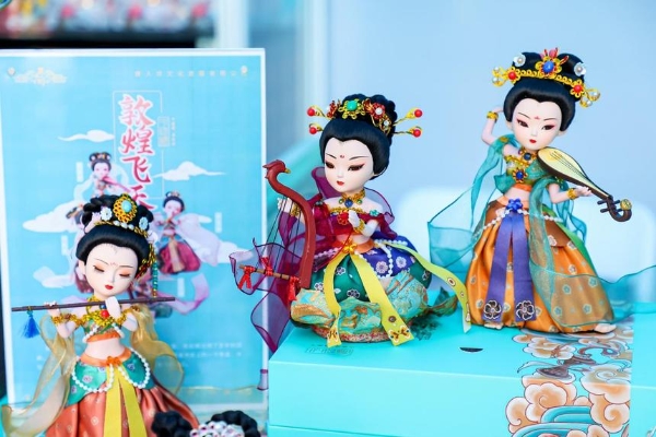 产业 | 2022北京时装周x潮玩造物博览会盛大开幕！