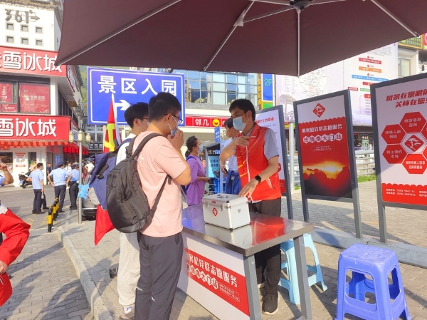 旅游 | 党群共建度国庆 志愿服务暖客心——记黄山风景区迎客松党群志愿服务队