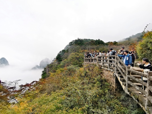 旅游 | 国庆假期第五天：黄山客流平稳回落，长途游客开始返程