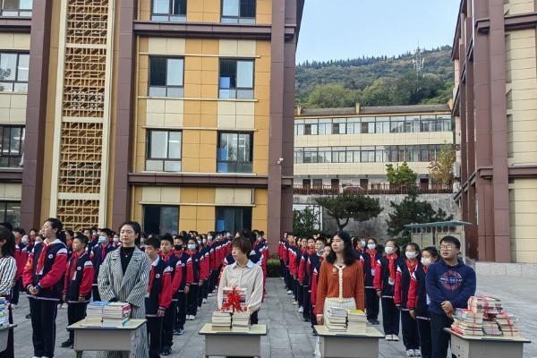 公共 | “浸润书香 遨游书海”宝鸡一中举办图书漂流活动