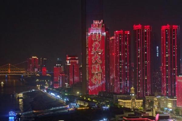 旅游 | 武汉两江四岸上演国庆主题灯光秀