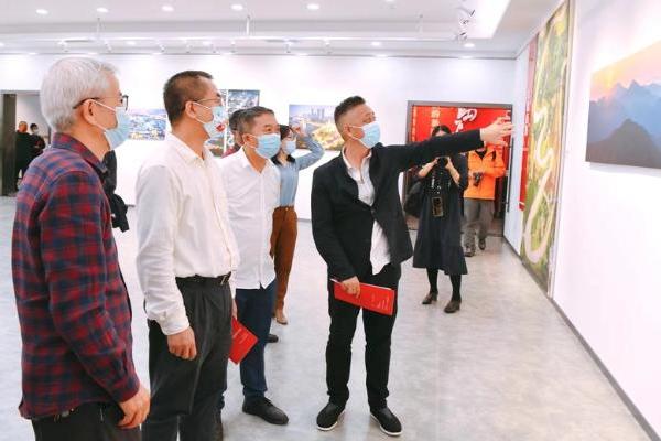 艺术 | “奋进我们的新时代”街拍（中国）东莞摄影作品展开幕