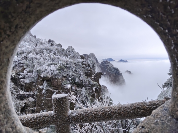 旅游 | 黄山迎来今冬首场降雪和雾凇